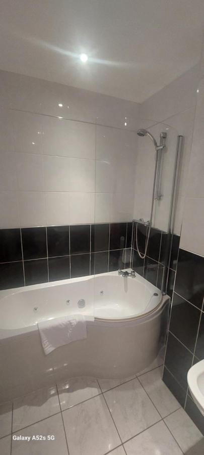 Londonderrys Bar And Accommodation Seaham Extérieur photo